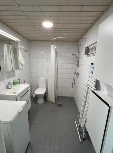 Shower, Kotimaailma - 3MH asunto Pohjois-Haagassa, Uusimaa