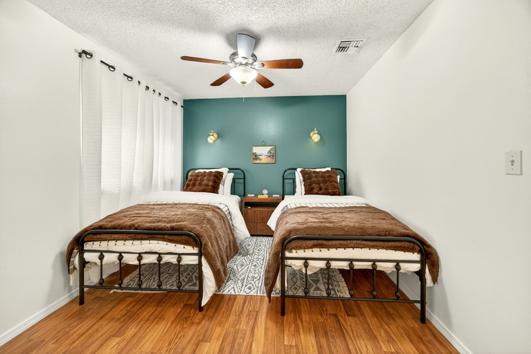 Room 3, Starwood Sanctuary, Jackson