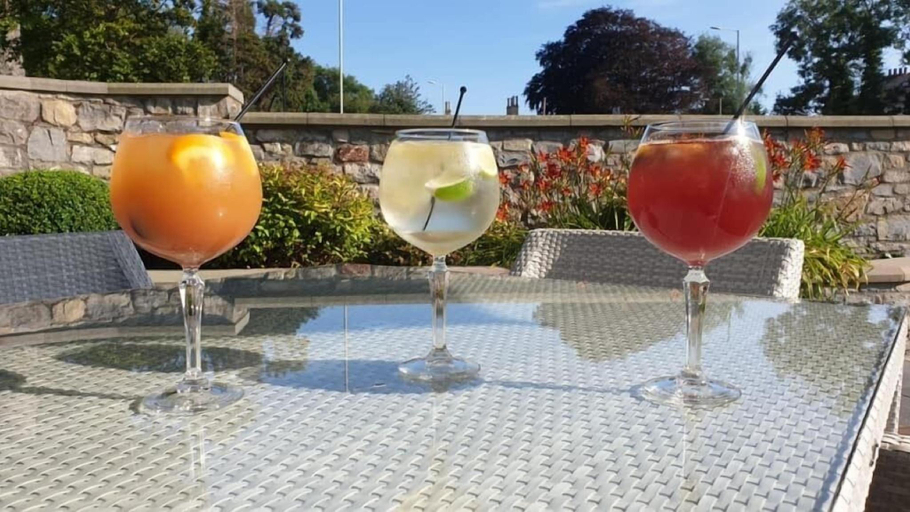 Food & Drinks 5, Cae Court Hotel, Bridgend