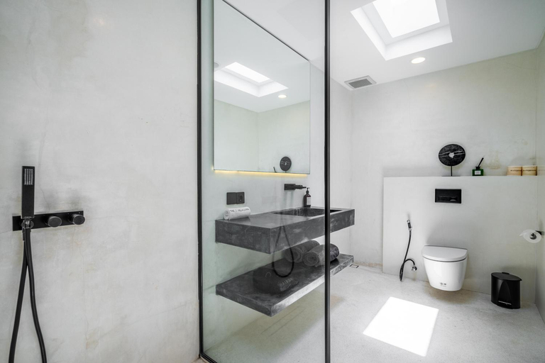 Bathroom 4, The R Villa Luwa, Badung