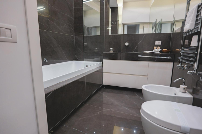 Bathroom 4, duomo luxory home, Napoli