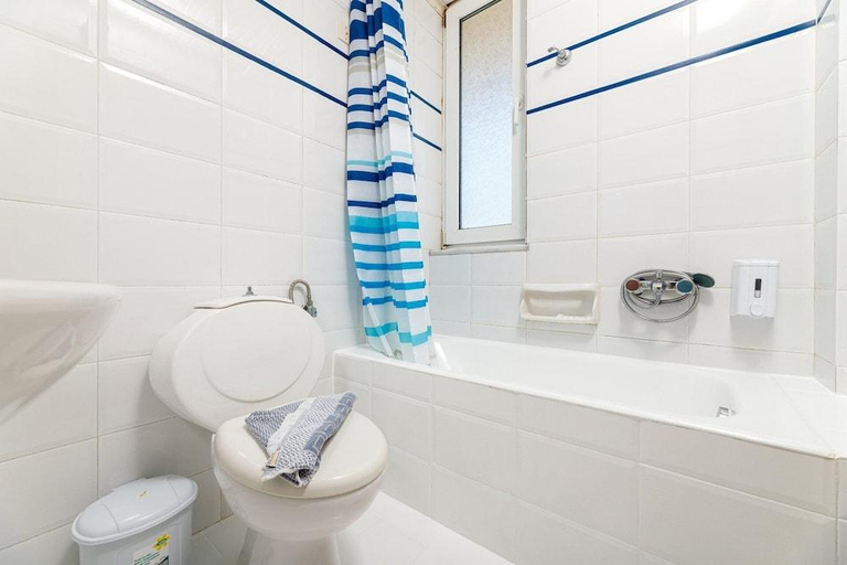 Bathroom 5, Kostakis Beach, Crete