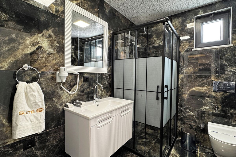Room 4, suiteon, Merkez