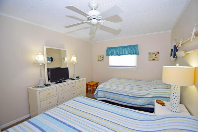 Room 5, Thunder Island 14a 2 Bedroom Condo, Worcester