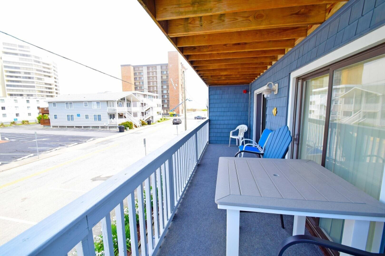 Outdoor dining, Blaire Isle 101N 2 Bedroom Condo by RedAwning, Worcester