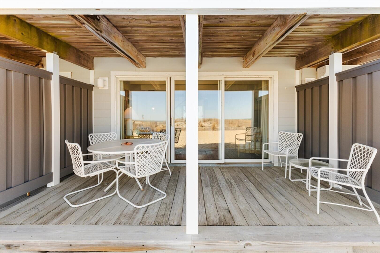 Outdoor dining 5, Beach Place 14 2 Bedroom Townhouse, Worcester