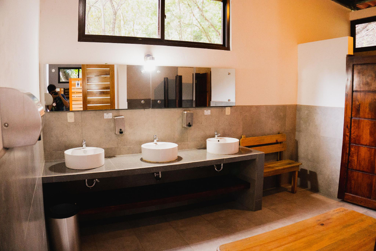 Bathroom 3, Guayaha, Lanquín