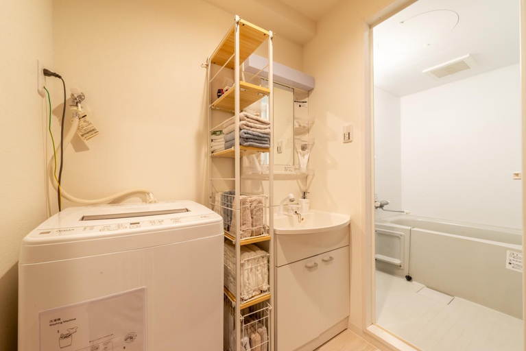 Bathroom 4, The Peak Tengachaya, Osaka