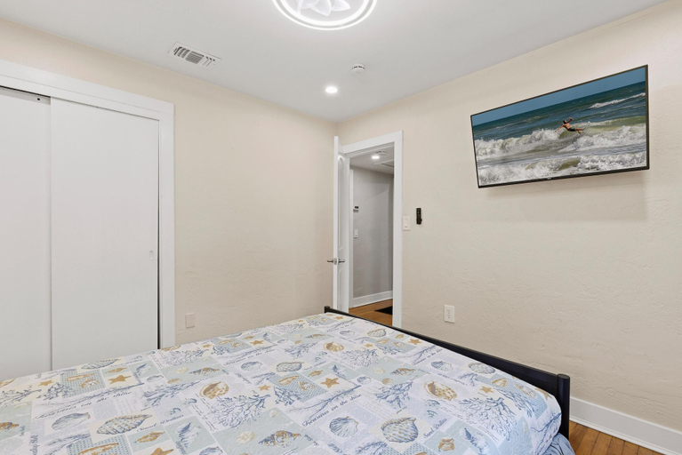 Room 1, Happy Ours, Volusia