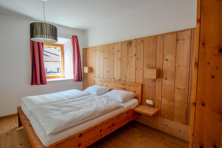 Bedroom 2, Gasthaus Post, Lienz