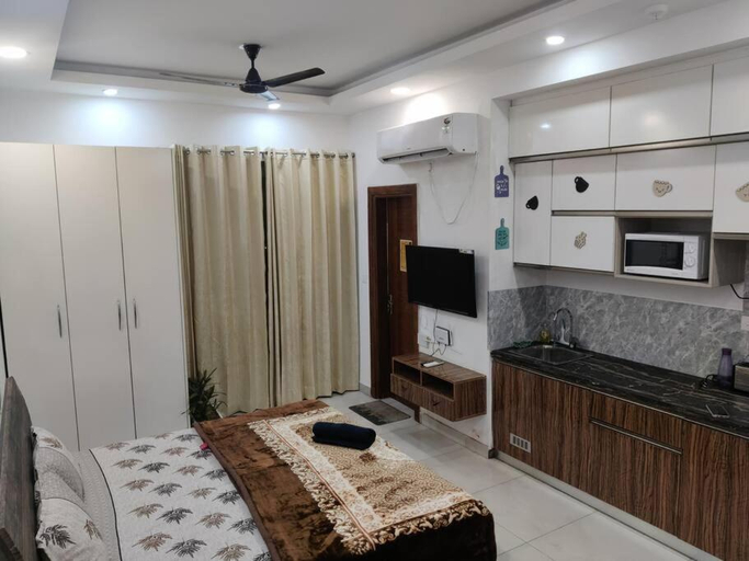 Others 4, Minimalistic High Rise Stay-Couple Friendly, Gautam Buddha Nagar