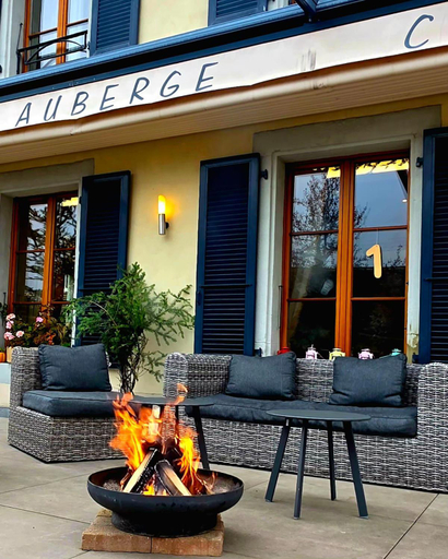 Others 5, Auberge de Gilly SA, Nyon