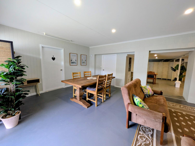 Others 3, Superior Private Bedroom & Ensuite - City & Strand Beach Location, North Ward-Castle Hill
