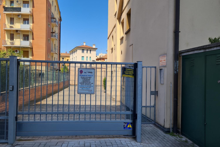 Others 3, Fiorilli House - Fair District - Gratis Private Parking, Bologna