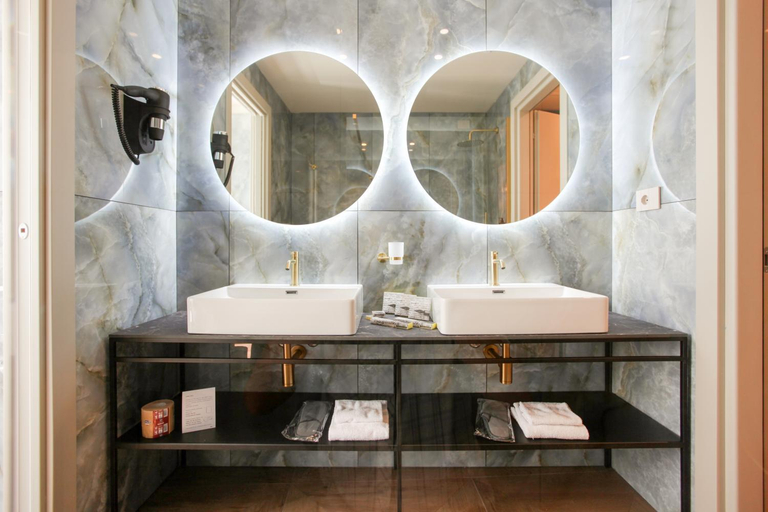 Bathroom 3, THE FLOOR, Milano