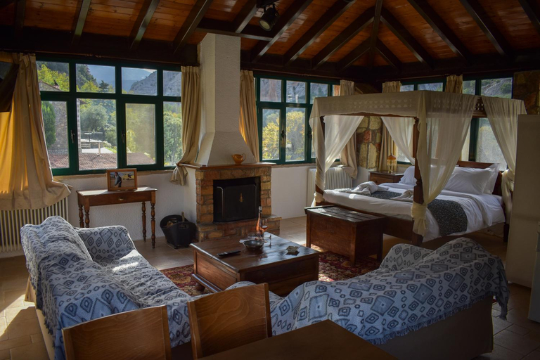 Bedroom 1, Muntenia Inn Apartments and Suites, West Greece