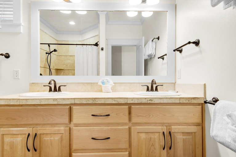 Bathroom 5, Flamingo Palms, Walton