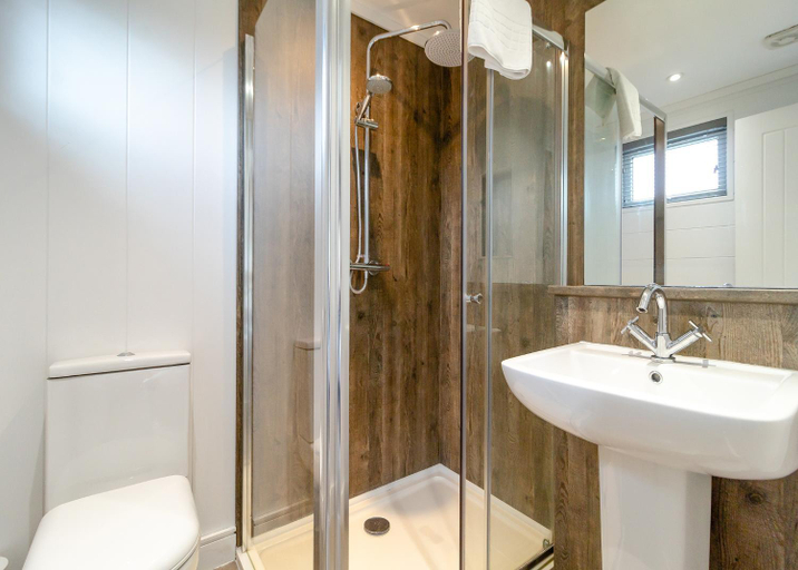 Bathroom 5, Norfolk Woods Resort And Spa, Cambridgeshire
