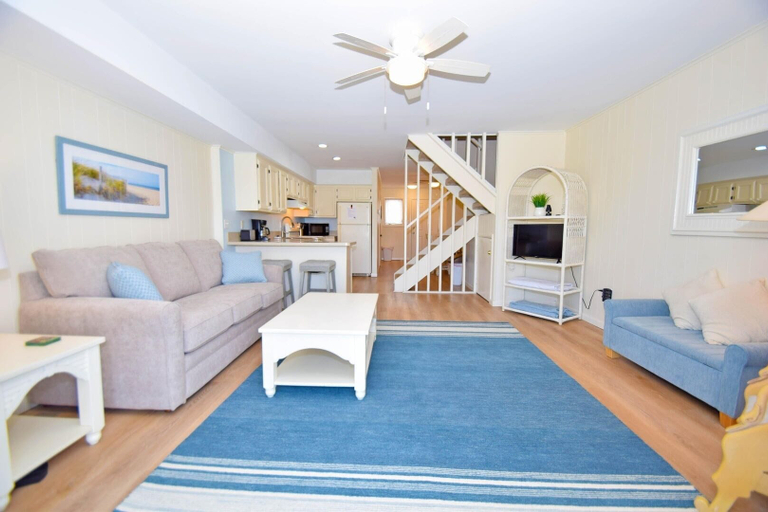 Living area 3, Vantage Point 5 2 Bedroom Townhouse by RedAwning, Worcester