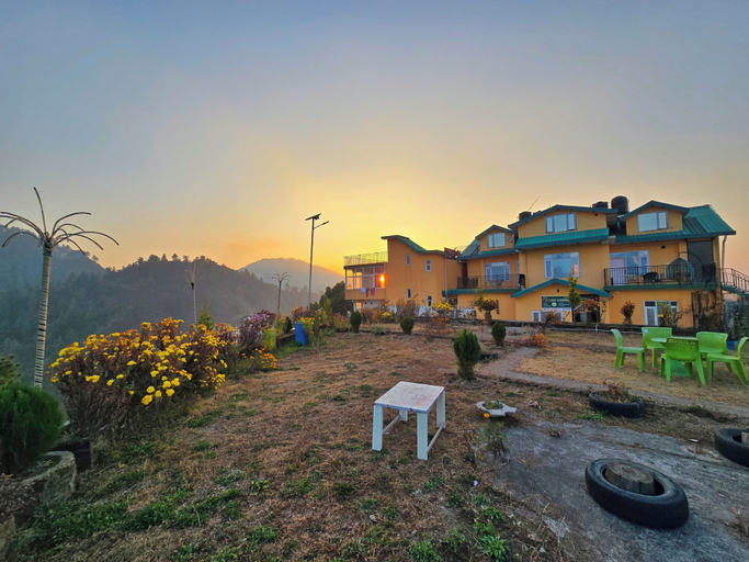 Front of property 2, The Cozy Corner Hilltop 360 View Retreat, Shimla