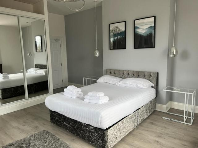 Bedroom 2, Netley Hall, Shropshire