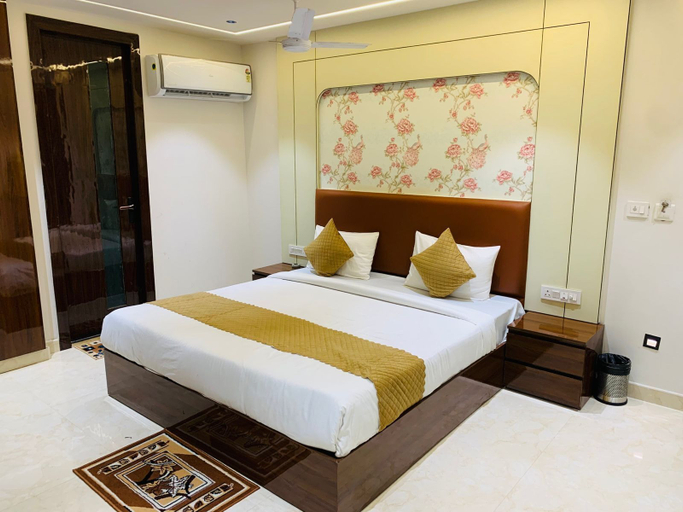 Room 5, Hotel Relax, Agra