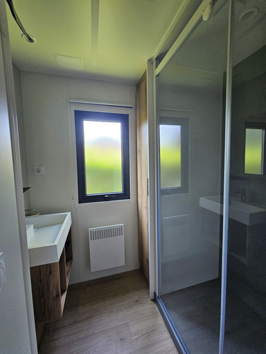 Bathroom 2, Parc de Charlieu, Loire