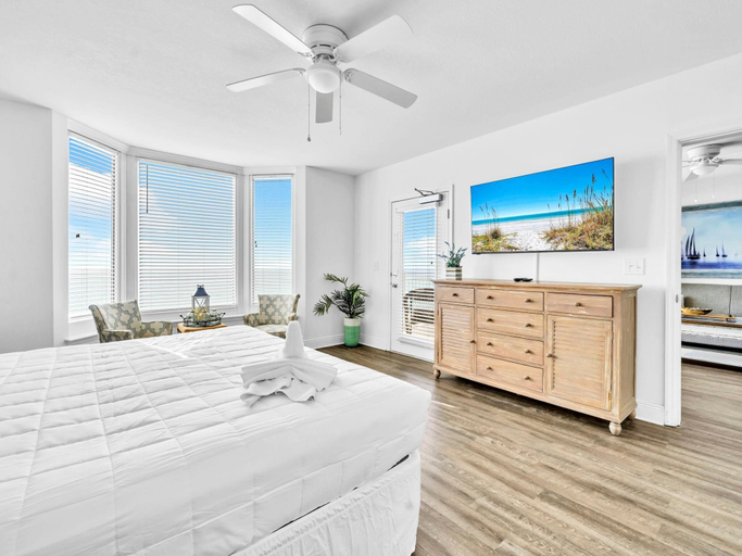 Bedroom 3, Emerald Beach 931, Bay