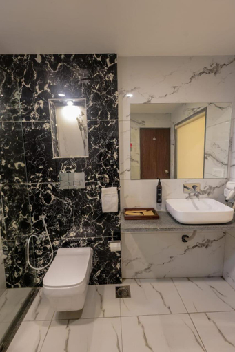 Bathroom 4, Seven Sky Clarks Exotica, Kachchh