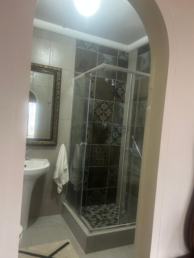 Bathroom 3, Moulin Rouge Overnight Accomodation, Ugu