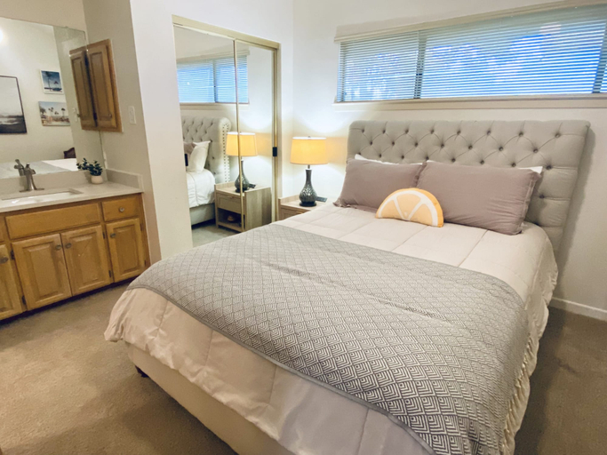 Room 2, De Comal Cw C101 2 Bedroom Condo by RedAwning, Comal