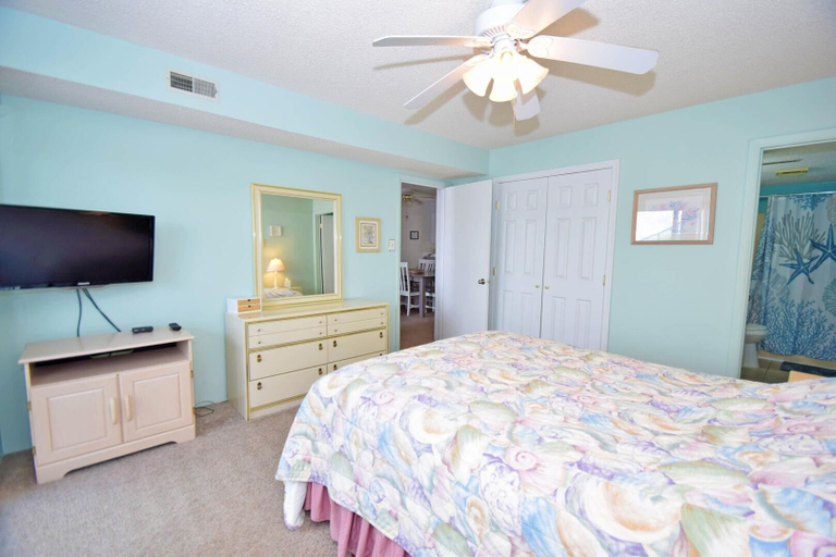 Room 4, Blaire Isle 101N 2 Bedroom Condo by RedAwning, Worcester