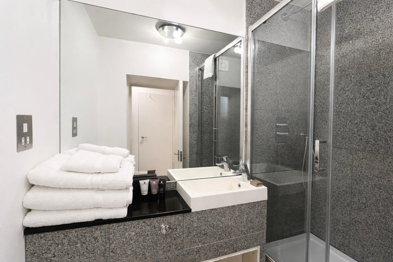 Bathroom 3, Chiltern Street Serviced Apartments by Globe Apartments, London
