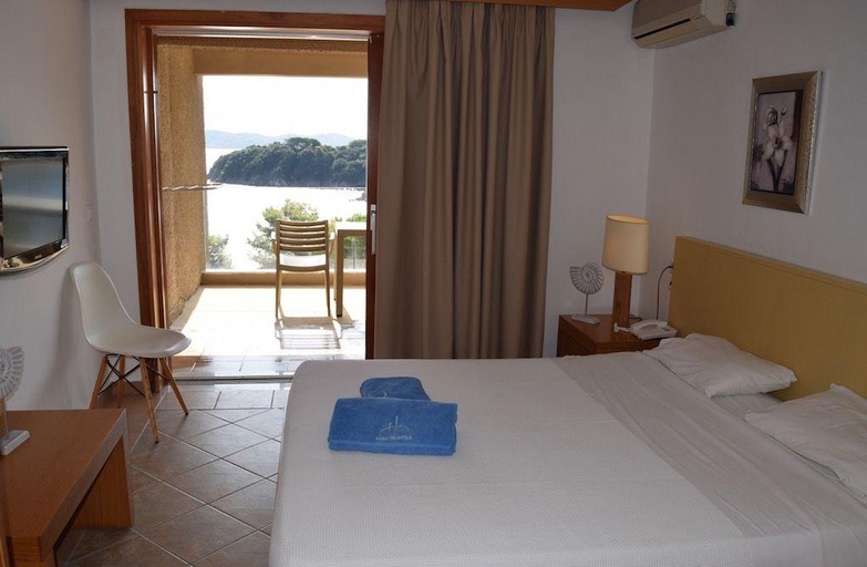 Bedroom 3, Cape Kanapitsa Hotel & Suites, Thessaly