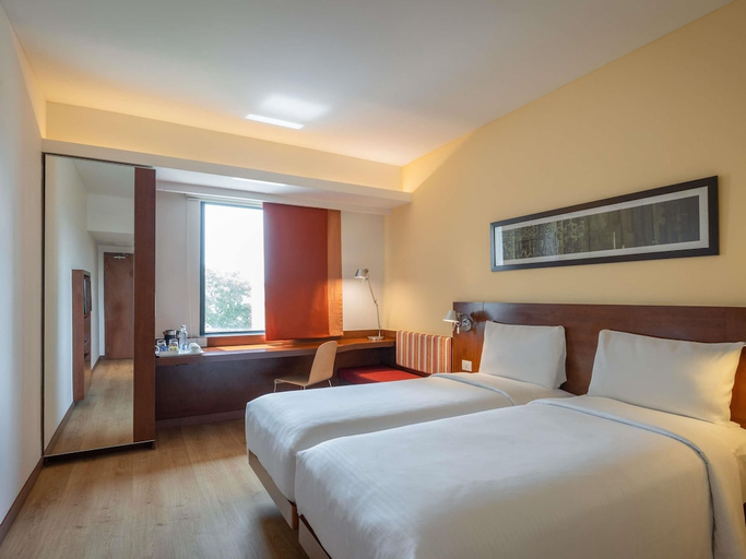 Bedroom 2, Ibis Delhi Airport, Delhi