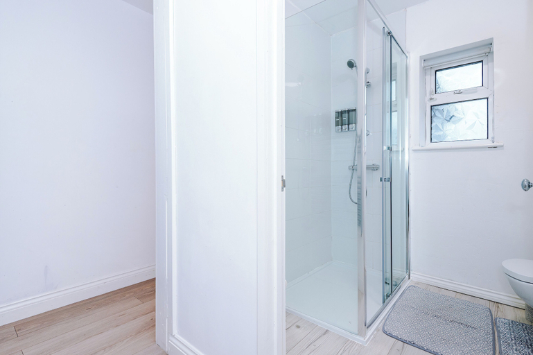 Bathroom shower 4, Large Modern 5-Bed House, Bolton