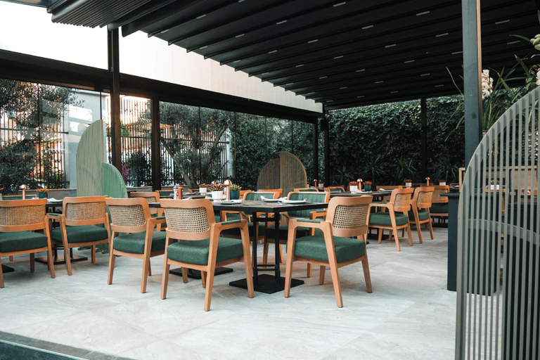 Food & Drinks 4, Triss Hotel, Tiranës