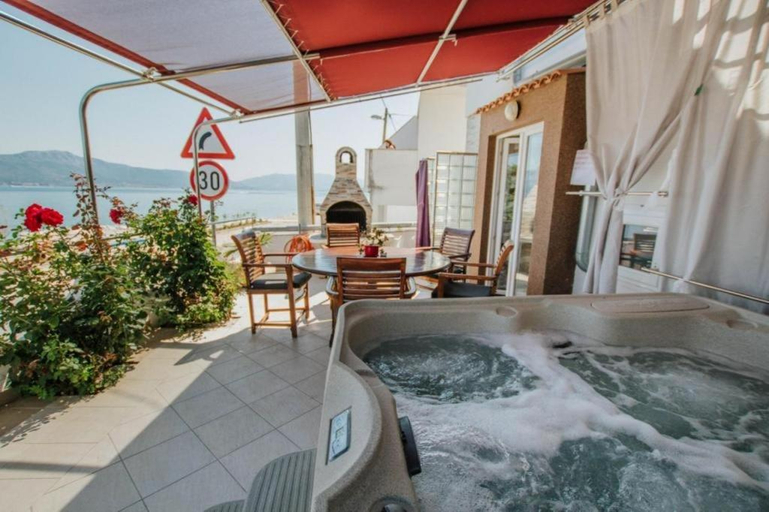 Sport & Beauty 5, Apartment in Arbanija with Terrace, Trogir
