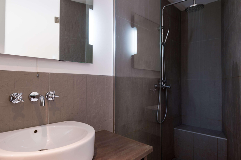 Bathroom, La Ferme Blanche, The Originals Relais, Nord
