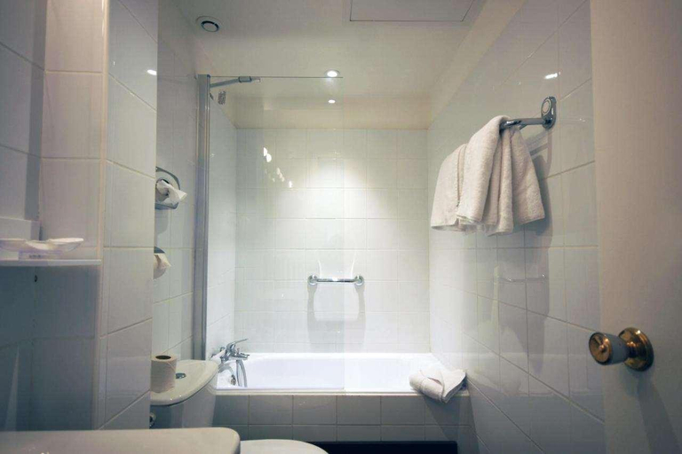 Bathroom 4, Hotel François 1er, Charente-Maritime