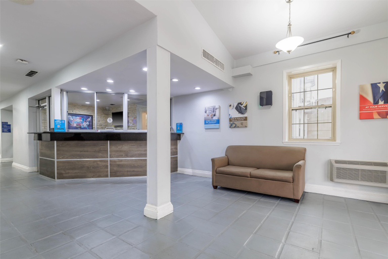 Public Area 4, Motel 6 Dallas, TX – Downtown, Dallas