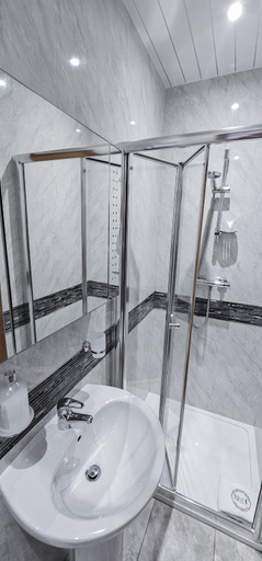Bathroom 3, St Martins Guest House - Rooms Only, East Lothian