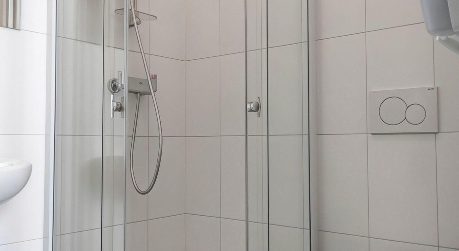 Bathroom 4, Equity Point Budapest - Hostel, Budapesti