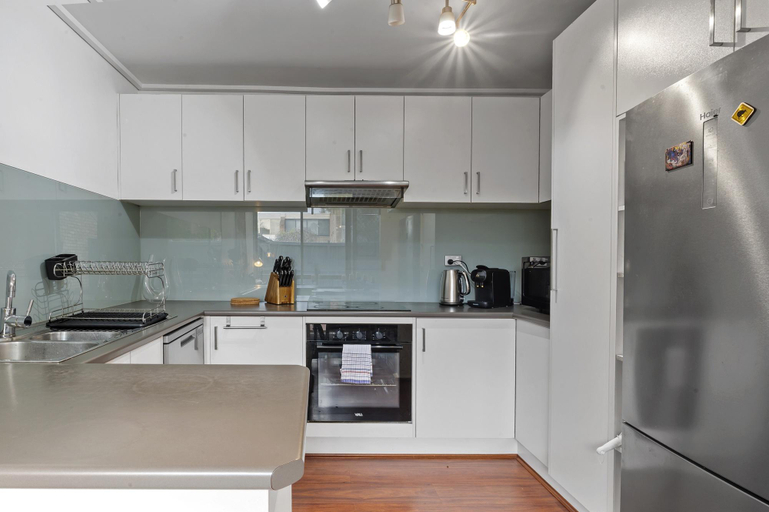 Kitchen 4, Spacious 3-Bed Townhouse with Courtyard, Melbourne