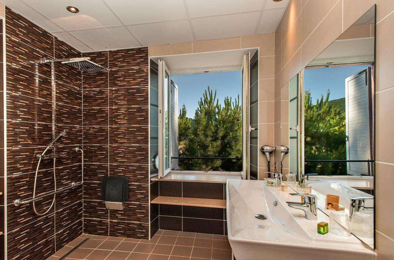 Bathroom 3, Hôtel Restaurant Les 2 Rives-Logis, Lozère