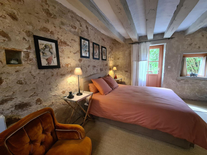 Bedroom 2, Domaine de la Crapaudine, Indre