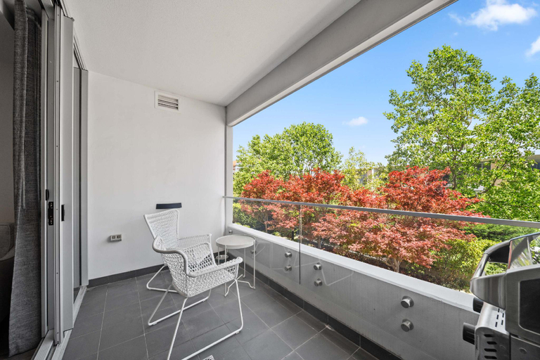 Balcony/terrace 3, Tranquil 1-Bed Apartment in Kingston Foreshore, Canberra