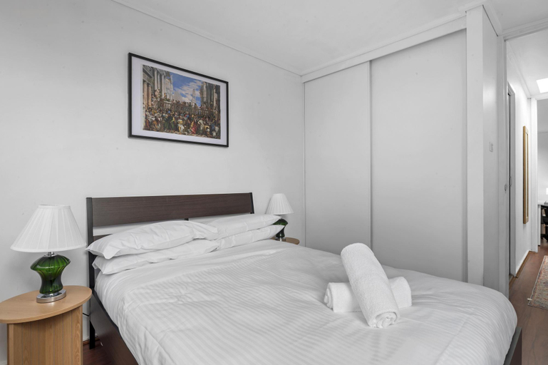 Bedroom 3, Spacious 3-Bed Townhouse with Courtyard, Melbourne