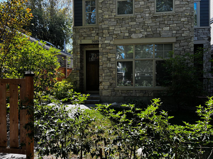 View, Nature Home near Downtown and 17th Av, Division No. 6