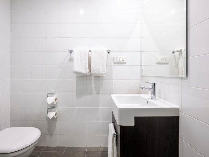 Bathroom 3, Mercure Sydney St Leonards, Sydney